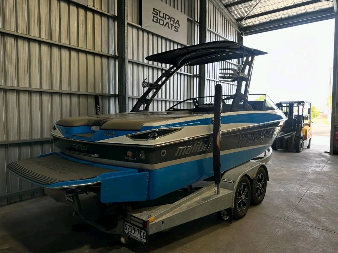 Malibu VLX fukl view Malibu VLX Wake Boat Full View