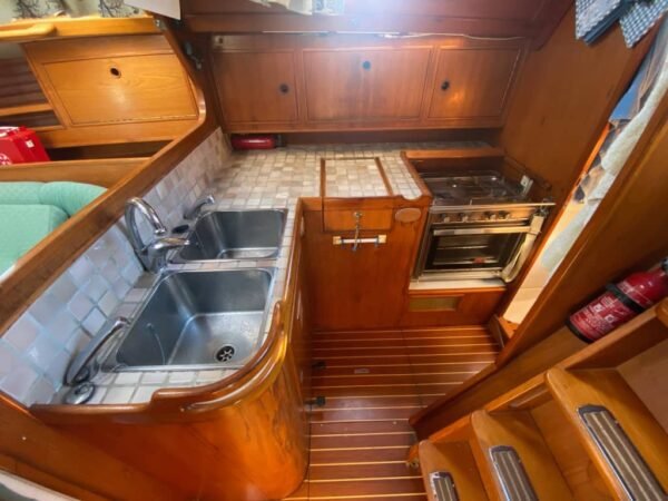 Wauquiez Centurion 36 Galley Kitchenette