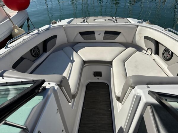 Four Winns SD220 Interior Cabin