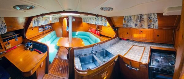 Wauquiez Centurion 36 Saloon Interior