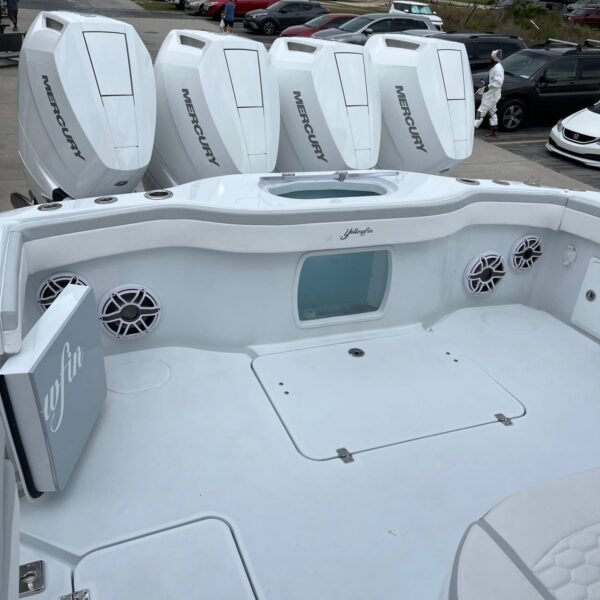 Yellowfin 39 Open Tackle Station