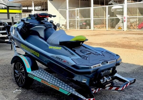 Sea-Doo RXT-X RS 325 Brand-New Trailer
