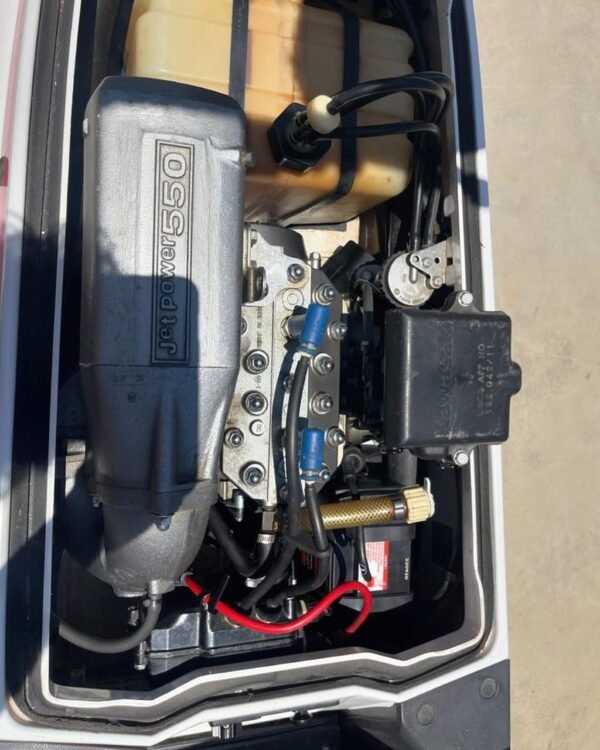 Kawasaki 550SX Engine Bay and Carburetor