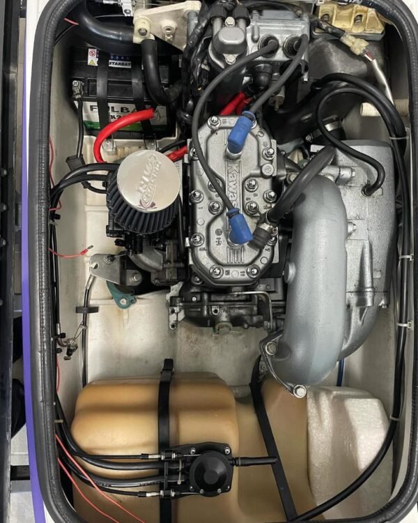Kawasaki 750 SX Engine Compartment
