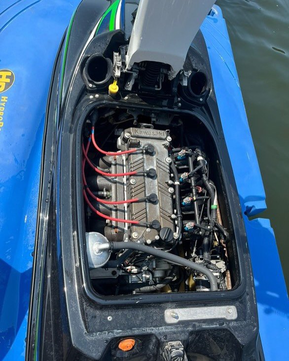 Kawasaki SXR 1500 Engine Bay