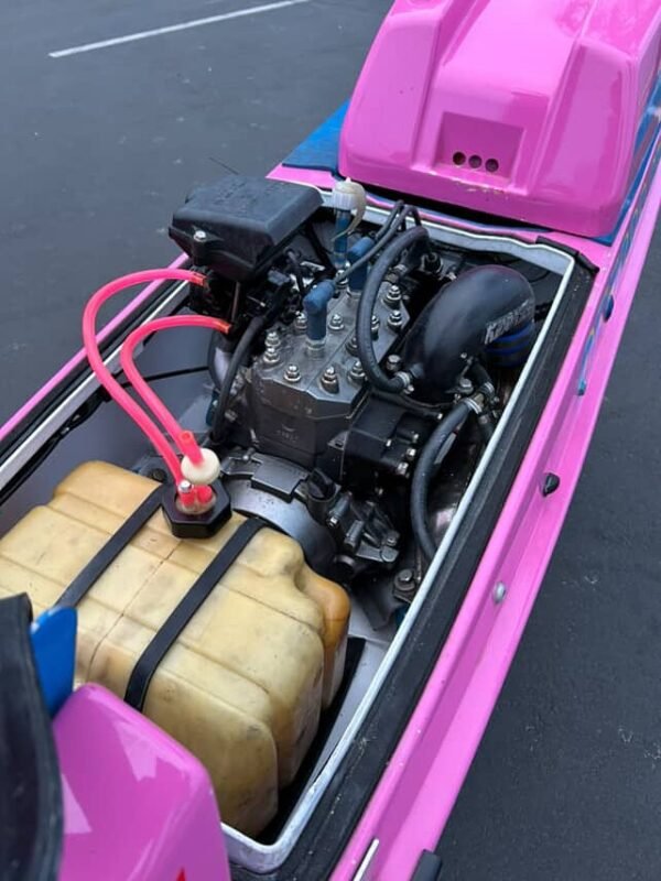Kawasaki JS 550 Engine Compartment Closed