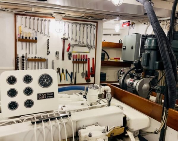 DeFever Yacht Engine Room