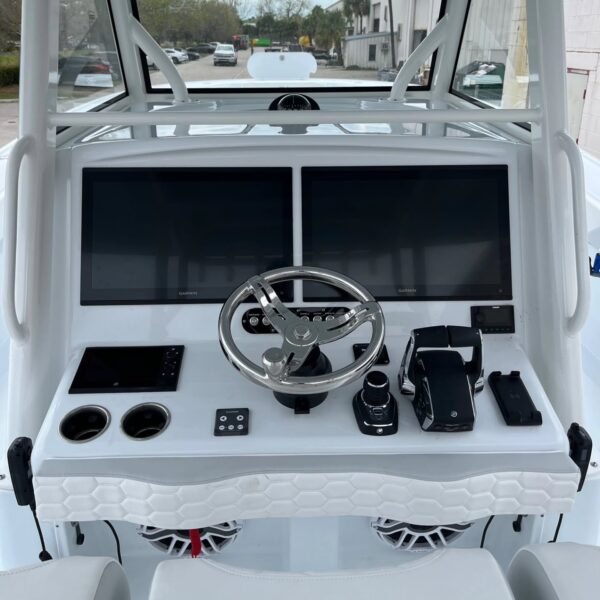 Yellowfin 39 Garmin Electronics Close-Up