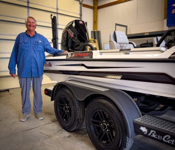 Bass Cat Lynx STS Fiberglass Hull with Trailer
