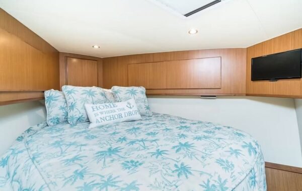 Master Stateroom with King Bed – Henriques 50