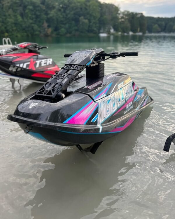 Visual Carbon Kawasaki XI On-Water Shot Right