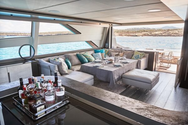 Baloo III open social layout with panoramic views