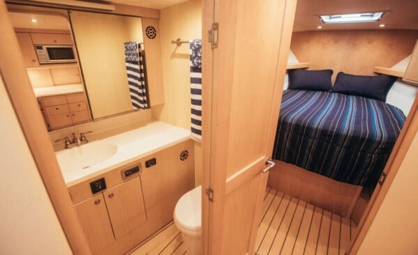 Viking 72 Salon Interior