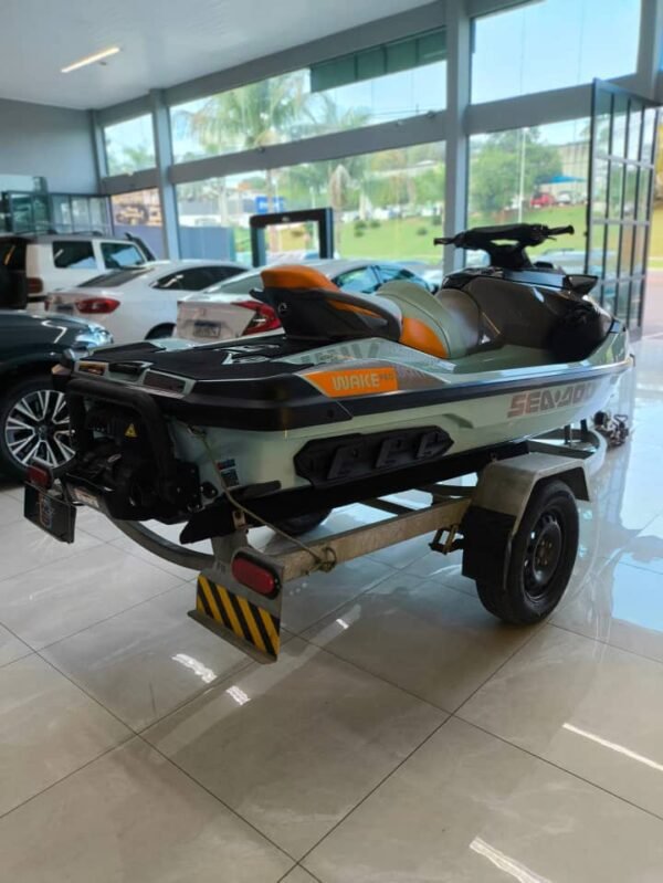 Sea-Doo Wake Pro 230 Showcase View