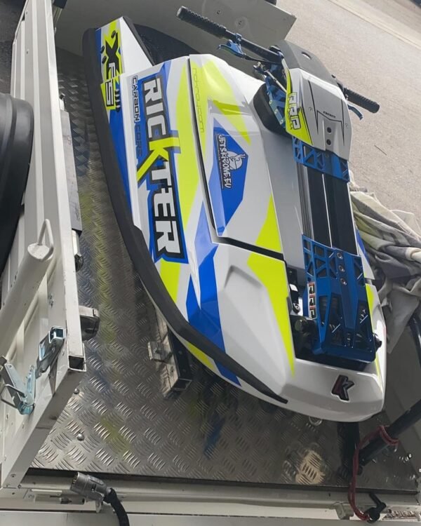 Rickter jetski XES Hybrid Carbon Front View with Handlebars