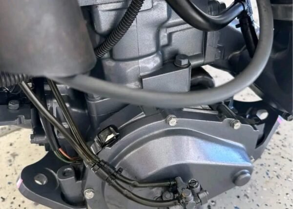 Dual carburetor and intake system on Yamaha 701cc 62T engine
