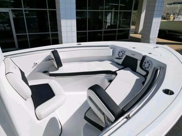 Tidewater 210 LXF forward console seating