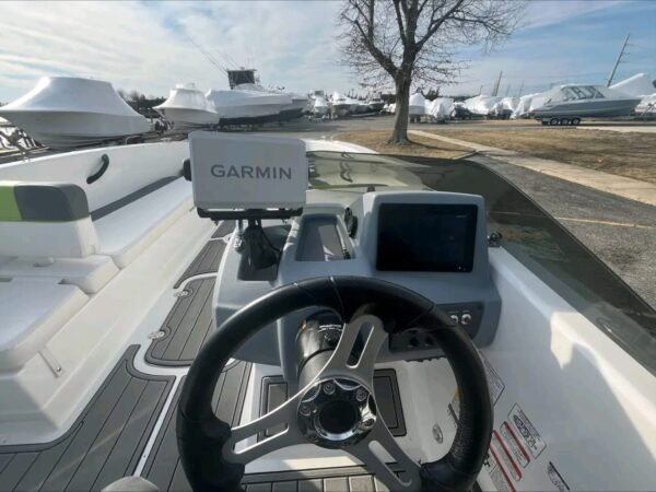 Tahoe T18 helm station with Garmin GPS