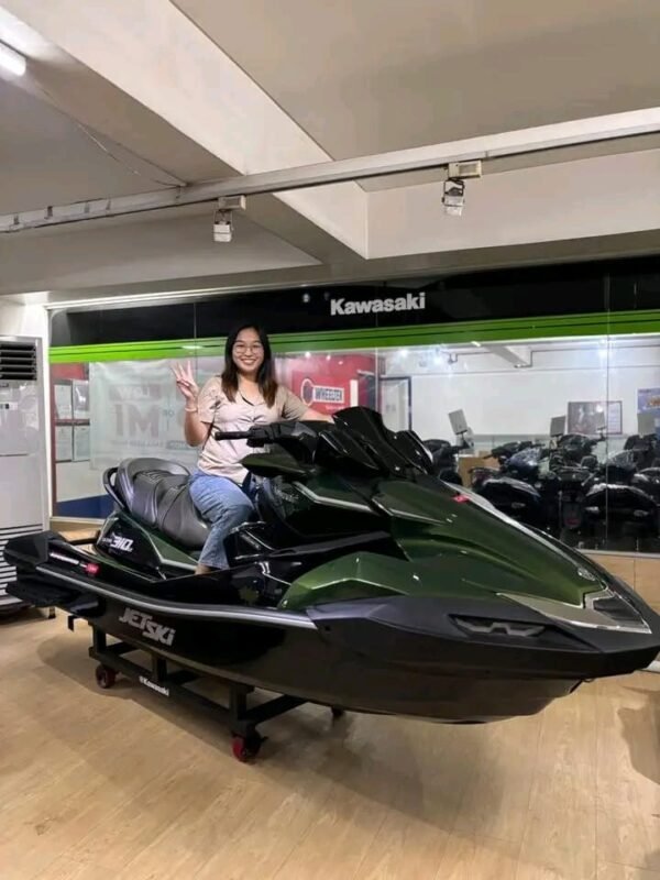 Kawasaki Jet Ski ULTRA 310LX side profile performance hull